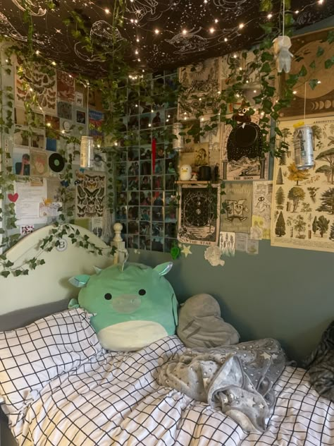 #roomdecoration #room #dsmp #tommyinnit #wilbursoot Hippy Room, Chill Room, Aesthetic Room Ideas, Indie Room Decor, Room Redesign, Grunge Room, Indie Room, Cute Bedroom Decor, Cozy Room Decor