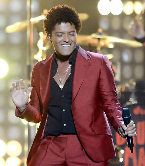 Embedded image Bruno Mars Treasure, Bruno Mars Songs, Mars Photos, Billboard Awards, Smokey Robinson, Billboard Music, Billboard Music Awards, Fashion Now, Bruno Mars