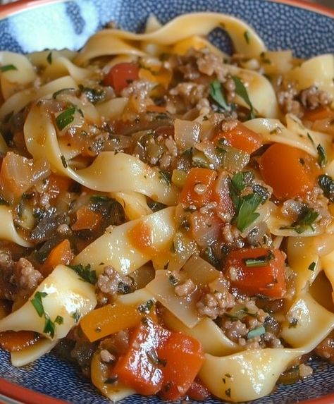 Italian Drunken Noodles - Easy DIY Recipes Italian Drunken Noodles, Heavenly Recipes, Drunken Noodles, Italian Sausage Recipes, Noodle Recipes Easy, Noodle Recipe, Italian Pasta Dishes, Ground Italian Sausage, Classic Italian Dishes