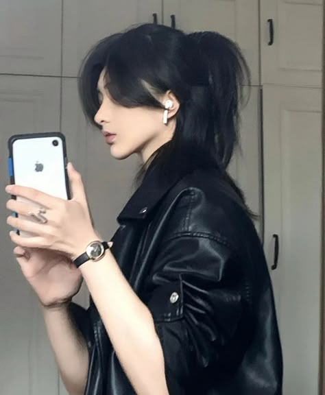 Adrogonus Hair Long, Boyish Hairstyles For Long Hair, Masc Long Hair Styles, Masculine Hairstyles For Women Long Hair, Asian Men Hairstyle Medium Long Hair, Long Hair Tomboy, Cyberpunk Haircut, Tomboy Haircuts For Women, Asian Hair Inspiration