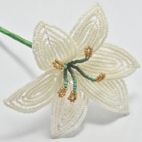 French Beading Flowers, French Beaded Flowers Patterns Free, French Beaded Flowers Patterns, Beading Techniques Free Pattern, Bead Flowers How To Make, Flower Amaryllis, French Beading, Bead Flowers, Beaded Flowers Patterns