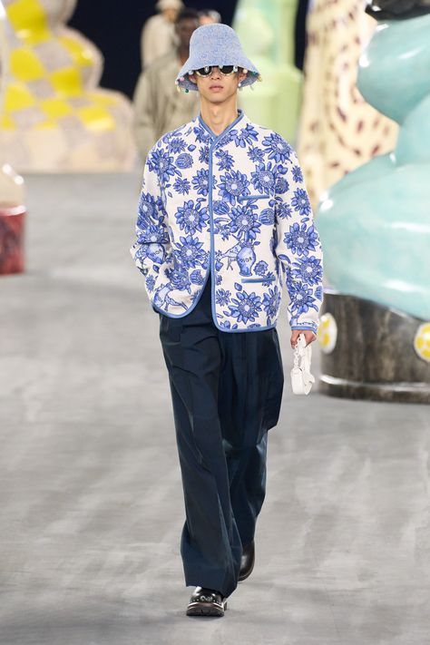 Dior Men Spring 2025 Menswear Collection | Vogue Dior Men, Kim Jones, Men Spring, Copenhagen Fashion Week, Palau, Funky Fashion, Meryl Streep, Floral Fashion, Print Trends