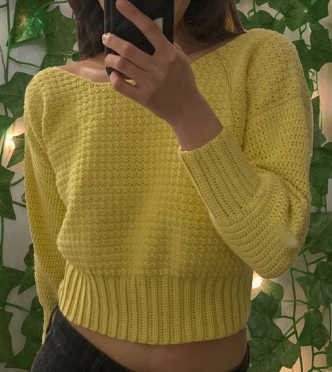 For the past couple of weeks, I've been working on this crochet crop sweater pattern! It is finally done and I hope you like it! I call this the lemonade sweater because it is yellow (obviously), the yarn I used is called lemon drops, and it uses the lemon peel stitch. This is an easy, beginner sweater pattern that has a beautiful texture. It is a simple, yet elegant design and can be made to fit any size! This crochet sweater is light, but warm and uses the absolute beginner crochet stitches. Crochet Crop Sweater Pattern, Crop Sweater Pattern, Beginner Crochet Stitches, Crochet Crop Sweater, Sweater Tutorial, Crochet Top Outfit, Yellow Clothes, Crochet Tops Free Patterns, Crochet Stitches For Beginners