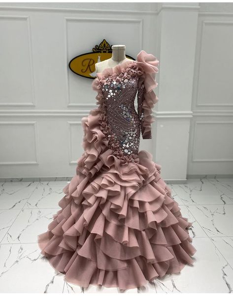 Cosette Dress Styles, Dress Malaysia, Lace Gown Styles, Gowns Dresses Elegant, Dinner Dress Classy, Girls Frock Design, Fancy Dresses Long, Bridal Dress Fashion, Prom Dress Inspiration