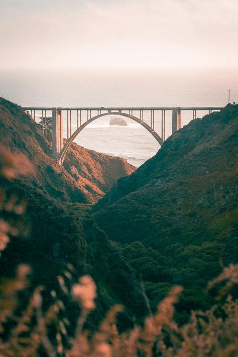 Bixby Creek Bridge - pont californie hihgway 1 - CA 1 · Free Stock Photo Big Sur Road Trip, Bixby Creek Bridge, Creek Bridge, Redwood Trees, California Coastline, Large Waves, Redwood Tree, Big Sur California, Life Crisis