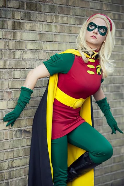 DIY Vintage Robin Halloween Costume Idea Robin Halloween Costume, Batman And Robin Costumes, Robin Girl, Robin Outfit, Robin Costume, Robin Cosplay, Dc Comics Cosplay, Dc Cosplay, Diy Kostüm