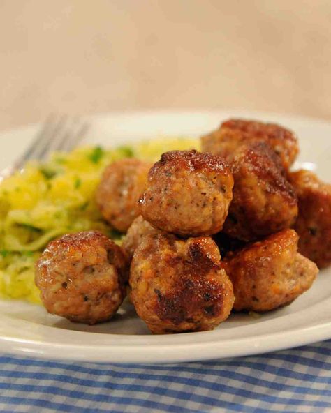 Jessica Alba's Turkey Meatballs Healthier Meatballs, Kids Recipe, Turkey Meatball Recipe, Martha Stewart Recipes, Bean Burgers, Healthy Turkey, Hidden Veggies, Food Kids, Turkey Meatballs