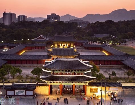 13 Iconic Photos of Seoul (& Where to Take Them) – Page 3 – Seoulistic Ancient Korea, South Korea Seoul, Palace Interior, Scenery Photos, Modern Disney, Korea Travel, Korean Traditional, Royal Palace, Traditional Architecture