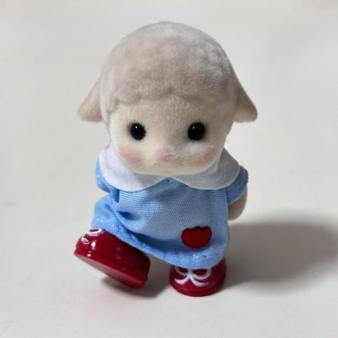 The Sylvanian Family, Calico Critter Outfits, Cute Sylvanian Families, Cute Calico Critters, Vintage Sylvanian Families, Custom Sylvanian Families, Calico Critter Pfp, Calico Critters Pfp, Calico Critters Icon