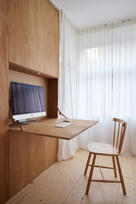 Multipurpose rooms optimise Ulli Heckmann's Rotterdam apartment Rotterdam Apartment, Hidden Desk, Auditorium Design, Office Guest Room, Desk In Living Room, Apartment Renovation, Multipurpose Room, Shelves In Bedroom, Built In Desk