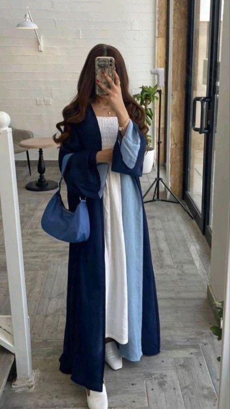 Stylish Islamic Outfits, Abaya Outfit Ideas, Aesthetic Abaya, Abaya Business, Iranian Clothes, Abaya Aesthetic, Ramadan Outfit, Silk Abaya, Satin Abaya