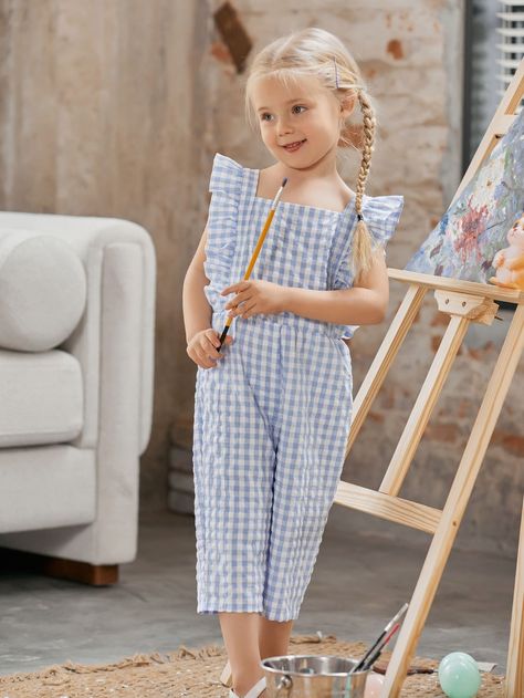 The perfect gift for little girls is a wardrobe of their own clothes. From stylish dresses to comfy PJs, we have everything little girls need to look their best. Preppy Kids Outfits, Baby Mode, Toddler Girl Summer, Kids Dress Wear, Baby Dress Design, Summer Outfits Kids, Dresses Kids Girl, Stylish Kids