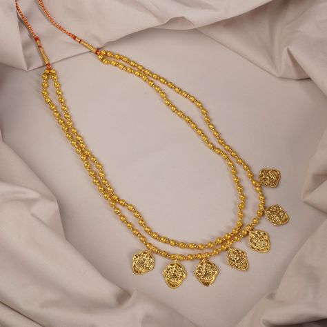 ♥♥A dual layer putli chapla haar necklace design with laxmi putli coins and spot mani beads! Two Layers Length -20 Inches Price - 650! #spotmanimala #spotmala #kolhapurihaar #kolhapurinecklace Laxmi Coin Necklace, Malabar Jewellery, Mughal Jewelry, Maharashtrian Jewellery, Gold Jewelry Stores, Necklace Design, Jewelry Lookbook, Ads Creative, Coin Necklace