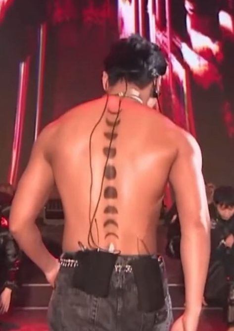 San Back Ateez, Ateez San Crazy Form, Ateez San Tattoo, San Crazy Form, Choi San Tattoo, Kpop Idol Tattoo, Choi San Back, Crazy Form Ateez, Ateez Crazy Form