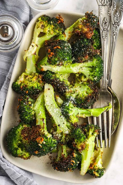 Crispy Garlic Air Fryer Broccoli Garlic Air Fryer, Air Fryer Broccoli, Banana Foster, Broccoli Bites, Garlic Roasted Broccoli, Fried Broccoli, Air Fryer Chicken Tenders, Crispy Garlic, Spend With Pennies