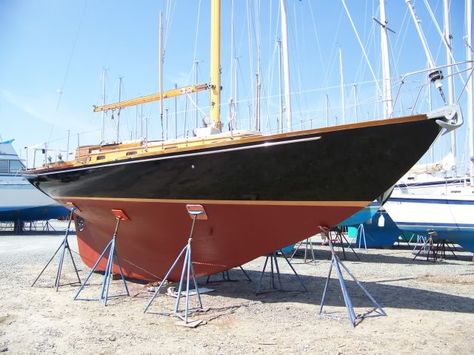 polyurethane topsides paint on a wooden boat saved for color scheme ideas Boat Colors, Sailboat Yacht, Small Sailboats, Classic Sailing, Color Scheme Ideas, Sailing Yachts, Wood Boats, Boat Ideas, Love Boat