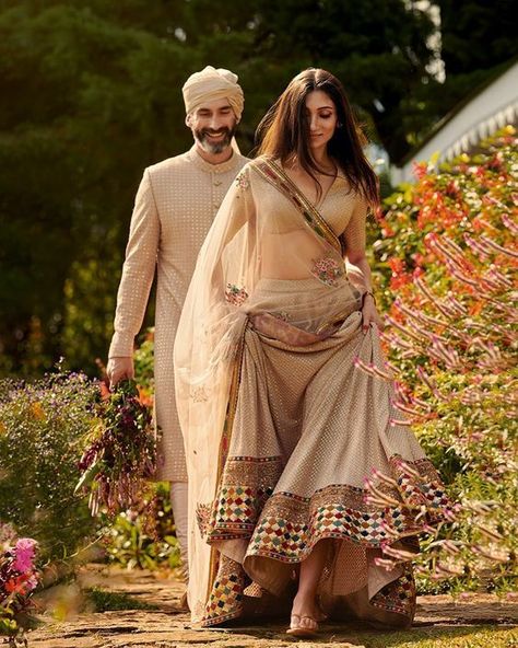 Couple Wedding Dress, Indian Outfits Lehenga, Bridal Lehenga Collection, Couple Dress, Traditional Indian Outfits, Indian Bridal Dress, Indian Bridal Outfits, Dress Indian Style, After Life