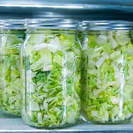 Salad in a Jar | Salad in a Jar Keeping Romaine Lettuce Fresh, How To Chop Romaine Lettuce, How To Chop Lettuce For Salad, How To Keep Romaine Lettuce Fresh, Romaine Lettuce Recipe, Sally Lunn Bread, Lettuce Recipe, Make Greek Yogurt, Jar Salad