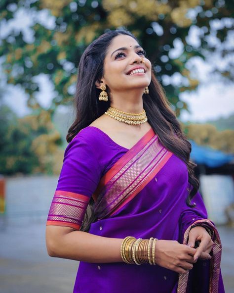 Sarees For Girls, Bridal Sarees South Indian, Simple Saree Designs, Saree Poses, Wedding Blouse Designs, Indian Saree Blouses Designs, Simple Sarees, Saree Blouse Designs Latest, Trendy Dress Outfits