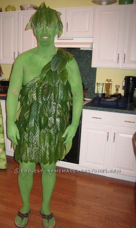 Super+Easy+Jolly+Green+Giant+Costume Giant Costume, Jolly Green Giant, Diy Costume Ideas, Diy Tutus, Great Costume Ideas, Fairy Top, Green Giant, Homemade Costumes, Holiday Costumes