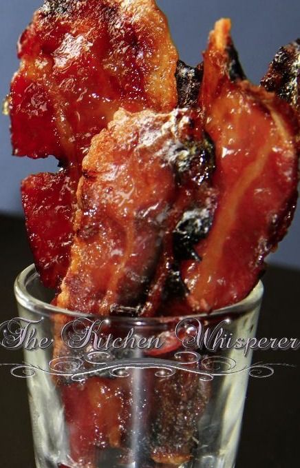 Chocolate Writing, Bourbon Bacon, Bourbon Tasting, Fingerfood Party, Bacon Appetizers, Candied Bacon, Maple Bacon, Sugar Maple, Football Food