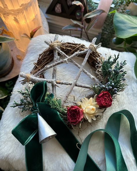 🎁⭐️𝖄𝖚𝖑𝖊 𝖂𝖎𝖙𝖈𝖍 𝕭𝖊𝖑𝖑𝖘🎄🔔 . Holiday wreaths have landed in the shop! 🎄⭐️🌹🎁🪵♥️ These Yule wreaths will sparkle and shine amongst your holiday decor, bringing protective energy to your space 🥰🫶 Made with fresh preserved berried juniper, roses, strawflower, and babys breath, with a silver bell tied on with rich green velvet ribbon 🎀 I hope you like these pretties! 😊 Working on some mini wreaths tonight that will be available this weekend! ♥️🎄🪵 My entire shop is 25% off thru Dec 4th so check it out! ... Yule Wreaths, Yule Wreath, Yule Witch, Yule Ornaments, Yule Decor, Shortest Day Of The Year, Witch Bells, Green Velvet Ribbon, Protective Energy