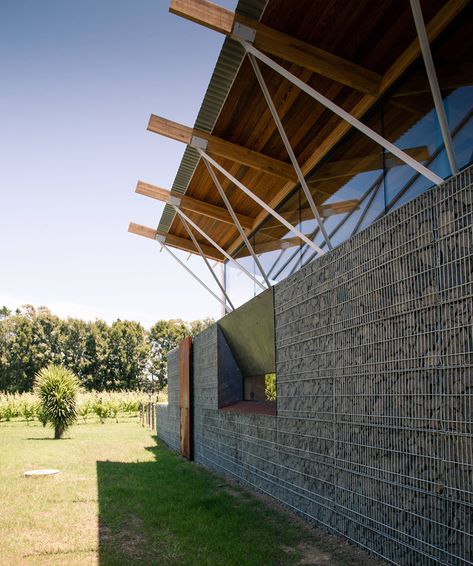 herbst-architects-bramasole-house-auckland-designboom-03 Elevated House, Timber Planks, Gabion Baskets, Gabion Wall, Stone Architecture, Landscape Elements, Negative Space, Outdoor Rooms, Architecture Details