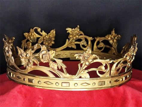 Fantasy Crown, Crystal Crown Tiaras, Royal Crown Jewels, Crown Aesthetic, Royal Crowns, Royal Aesthetic, Headpiece Jewelry, Furniture Antique, Danish Furniture