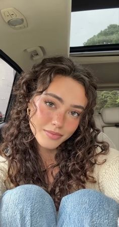 Wavy Hairstyles With Braid, Curly Hair Half Up, Long Layered Curly Hair Face Framing, Curly Hair Inspo, Natural Curly Hair Cuts, Hair Inspired, Brown Curly Hair, Curly Hair Photos, Hairdos For Curly Hair