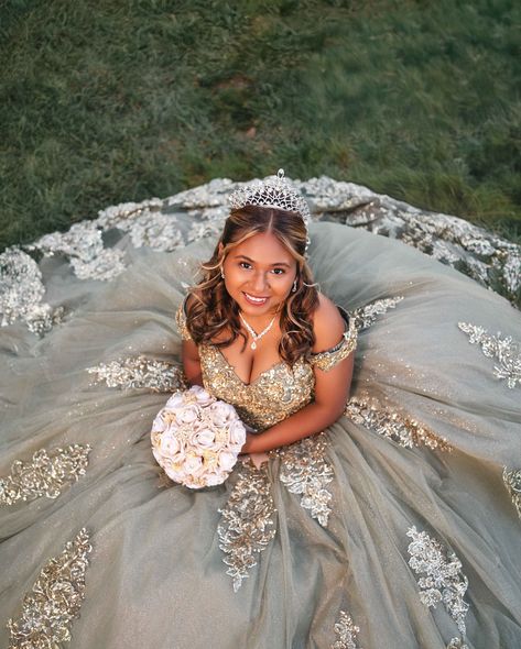 Celebrating 15 years of magic in a castle fit for a queen 👑💚💛 #QuinceañeraDreams #GoldenMoments #CastleCelebration Now booking October 2024 Quinceanera Photography, Now Booking, A Castle, Quinceanera, Castle, Queen, Celebrities, Photography, Quick Saves