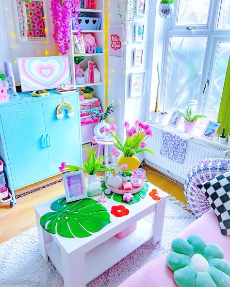 Small London Rental Studio Packed with Pastel Maximalism | Apartment Therapy Maximalism Apartment, Colored Living Room, Maximalist Bedrooms, Art Deco Apartment, Ikea Inspiration, Room London, Pink Sofa, Pastel House, London Apartment