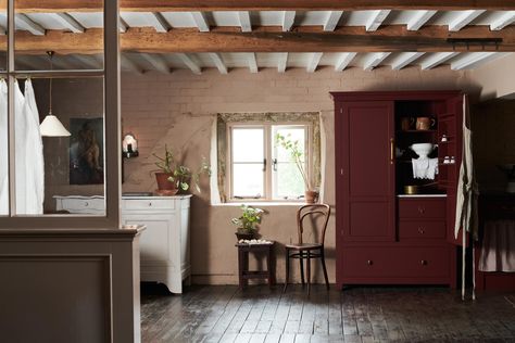 The Heirloom Collection at Cotes Mill | deVOL Kitchens Slate Countertop, Pastel Kitchen, Oak Cupboard, Devol Kitchens, Shaker Furniture, English Kitchens, English Furniture, Simple Furniture, Shaker Kitchen