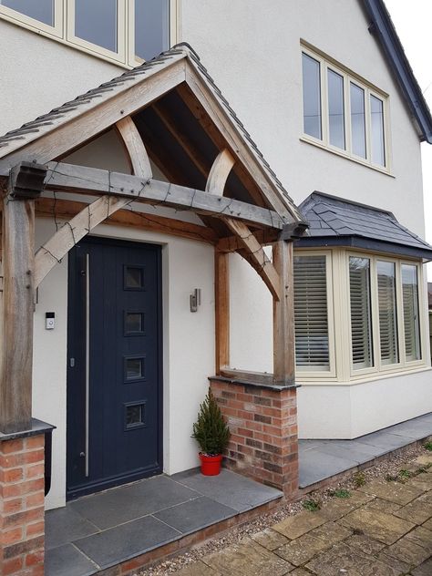 R9 in Clotted Cream Windows teamed with a Milano Anthracite Grey Solidor #modernhomes #renovation #quailtydoors #qualitywindows Cream Window Frames, Cream Cladding Exterior, Cream Rendered House Exterior, Cream Windows Exterior, Dorma Bungalow, Cream Windows, Farm Houseplans, 1930s House Extension, Stone Cladding Exterior