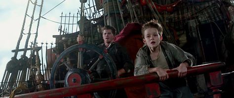 Garrett Hedlund como James Hook #garretthedlund #pan #panmovie #peterpan #gancho #levimiller #hughjackman #rooneymara Pan 2015, Levi Miller, Peter Pan Movie, Terra Do Nunca, Garrett Hedlund, Summer Movie, Rooney Mara, 2015 Movies, Amanda Seyfried