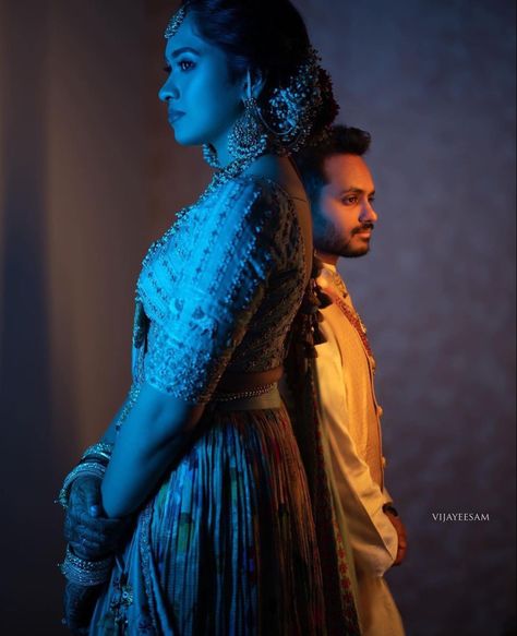 South Wedding Photography, Reception Wedding Poses, Wedding Cupal Photography, Indian Couple Photography Poses Unique, Wedding Copul Poses, Wedding Stage Poses, Couple Photoshoot Poses Romantic Wedding Photography, Sangeet Photoshoot Ideas, Unique Wedding Photo Ideas Indian