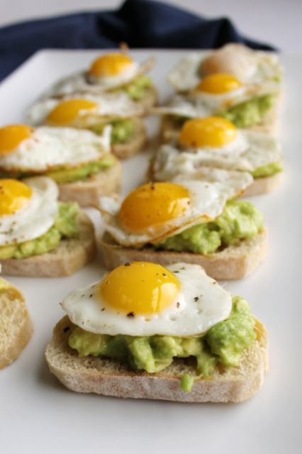 Avocado and Quail Egg Crostini Mini Avocado Toast Brunch, Mini Avocado Toast, Caramel Sweetened Condensed Milk, Avocado Lunch Recipes, Xmas Apps, Grad Brunch, Avocado Lunch, Egg Appetizer, Quail Recipes