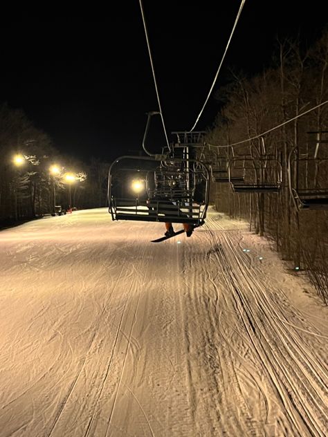 Skiing Dark Aesthetic, Night Skiing Aesthetic, Night Skiing, Everyday Aesthetic, Vision Board Pics, Skiing Aesthetic, Snow Season, Vampire Academy, Ski Slopes