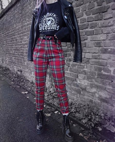 British Punk Fashion, Punk Outfits Aesthetic, Riot Grrrl Fashion, Street Punk, Punk Clothing, Practice Outfits, Punk Outfits, Alternative Outfits, Edgy Outfits