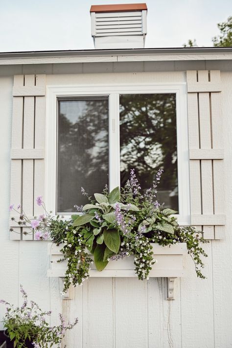 DIY Window Box 3 Diy Window Planter Boxes Outdoor, Cottage Style Window Boxes, Flower Boxes Under Windows, Easy Window Box Flowers, Fake Flower Window Box Ideas, Kitchen Box Window, Diy Window Boxes Easy, Flower Boxes Window, Diy Window Boxes