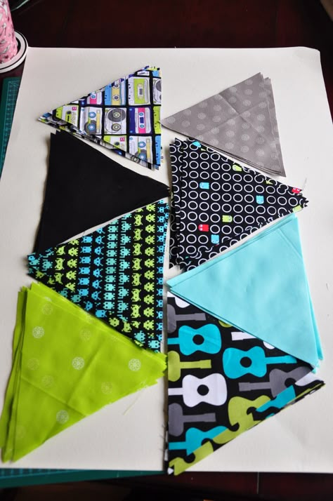 Triangle Quilt Tutorials, Quilt Triangles, Triangle Quilt Pattern, Triangle Quilts, Quilting Templates, Baby Quilt Patterns, Quilt Tutorial, Patchwork Quilt Patterns, Triangle Quilt