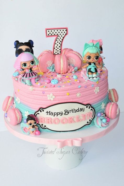 Lol Dolls And Macarons LOL dolls are toys. Buttercream, macarons and lots of sprinkles! Cake Rectangle, Surprise Birthday Cake, Bolo Panda, Lol Doll Cake, Doll Birthday Cake, 7th Birthday Cakes, 7th Birthday Party Ideas, 6th Birthday Cakes, Surprise Cake