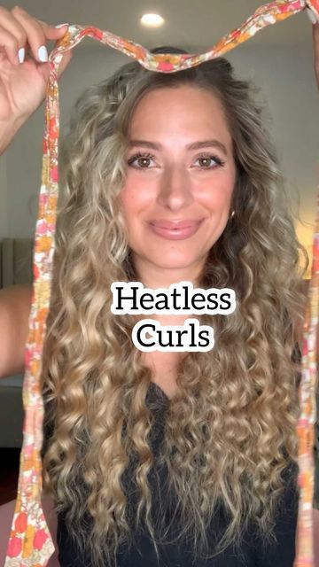 Wrap Curls Overnight, Hair Scarf Curls, Heatless Curls Overnight Scarf, Heatless Curls Scarf, Heatless Spiral Curls, Curl Hair With Scarf, Scarf Heatless Curls, How To Wrap Hair For Heatless Curls, Scarf Curls Overnight