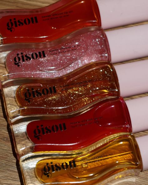 🍓🍉🍯🥭 @gisou ✨ #gisou #gisouhairoil #gisouhairproducts #gisouhive #gisoulipoil #gisouofficial #gisoubeauty #gisouwatermelonsugarlipoil #gisoustrawberrysorbet #gisoumangopassionpunch #lipoil #lipoils #lipgloss Gisou Lip Oil, Clear Skin Care Routine, Oil Lipstick, Lip Oils, Lip Glosses, Makeup Items, Everyday Makeup, Skin Care Essentials, Lip Oil