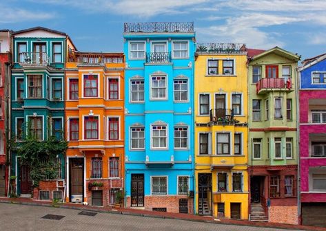 Slope House, Amsterdam Houses, Istanbul Travel, Street House, Colourful Buildings, Instagrammable Places, House Portraits, Urban Sketching, Environment Concept Art