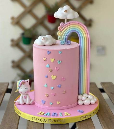 64 creative birthday cakes for kids. / MÉLÒDÝ JACÒB Cakes For Kids, 4de Verjaardag, Blue Birthday Cakes, Rainbow Unicorn Cake, 6th Birthday Cakes, 5th Birthday Cake, Little Pony Cake, Pony Cake