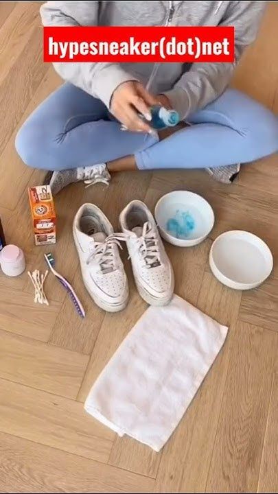 How to clean white sneaker-Hype Sneaker Clean Tennis Shoes, How To Clean White Sneakers, White Shoe Cleaner, Clean White Leather, How To Clean White Shoes, Sneaker Cleaner, White Joggers, White Tennis Shoes, White Leather Shoes