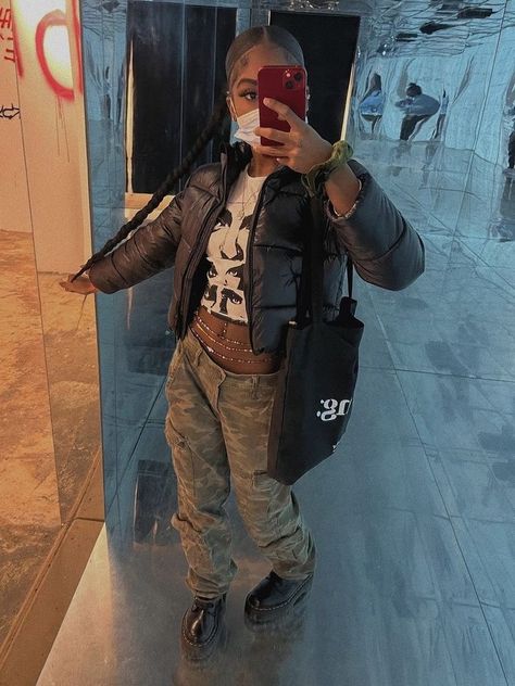 Streetwear Poses Photo Ideas, Denim Overalls Outfit, Girl Fashion Outfits, Fashion Teenage School, Beanie Outfit, Streetwear Outfit Ideas, Teenage Fashion, Tomboy Style Outfits, Fly Girl