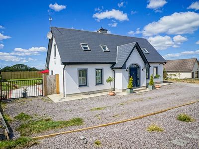 Irish House Plans, Dormer House, House Designs Ireland, Dormer Bungalow, Bungalow Extensions, Cottage Extension, Modern Bungalow Exterior, Ireland Cottage, Irish Houses