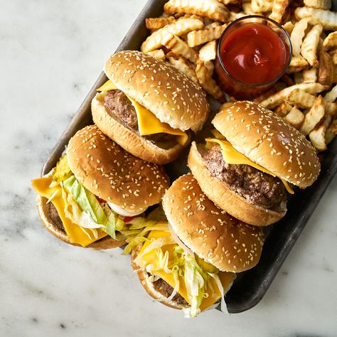 Classic Diner Style Cheeseburgers | Anova Precision® Oven Recipes Cheeseburgers In The Oven, Burger Oven Baked, Cheeseburger In Oven, Cheeseburgers On Stove, Mcdonald’s Double Cheeseburger, Gourmet Burgers, Beef Chuck, Shredded Lettuce, Oven Cooking