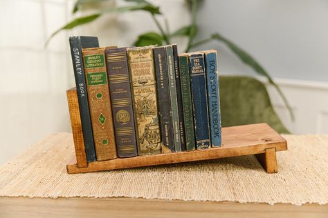 DIY Tabletop Bookshelf - Home Improvement Projects to inspire and be inspired | Dunn DIY | Seattle Desktop Bookshelf Diy, Diy Small Bookshelf, Tabletop Shelves, Small Bookshelf Ideas, Build A Bookshelf, Woodworking Diy Gifts, Diy Bookshelf Plans, Tabletop Bookshelf, Desk Stuff